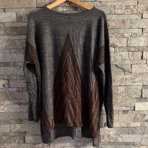 Go Couture Women's Gray and Brown Crewneck Sweater